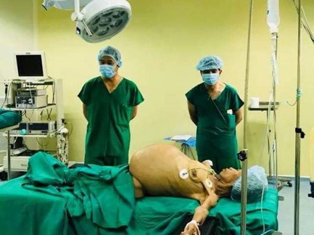 "Bóc" thành công khối u buồng trứng nặng gần 20 kg