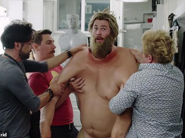 Bộ quần áo đặc biệt 40 kg biến "thần Sấm" thành anh béo ục ịch