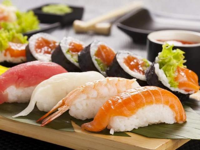 Mối nguy hiểm có thể gặp khi ăn sushi cá sống Mối nguy hiểm có thể gặp khi ăn sushi cá sống