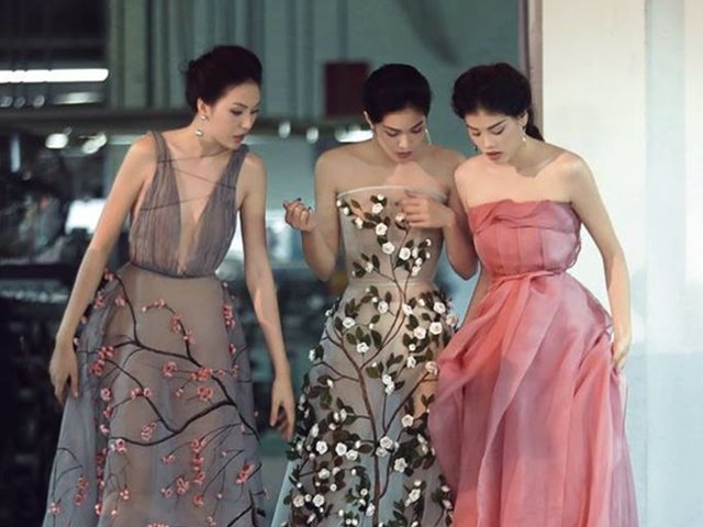 NTK Trần Hùng trình làng London Fashion Week 2019