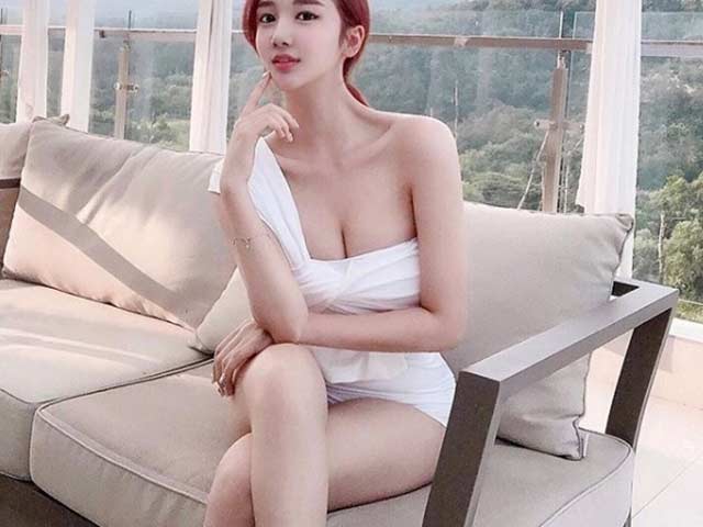 Mẫu Hàn mặt thiên thần body "ác quỷ", khoác gì lên người cũng gợi cảm mê hồn