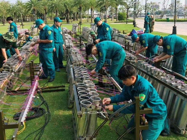 "Đột kích" trận địa pháo hoa mừng Quốc khánh trước giờ khai hỏa ở TPHCM