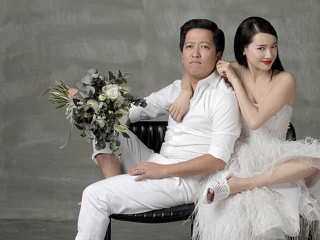 Nhã Phương phát khóc vì chồng tặng dép tổ ong nhân 1 năm ngày cưới