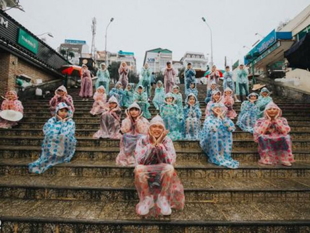 Chất chơi như “lớp học người ta“, rủ nhau lên Đà Lạt làm bộ ảnh kỷ yếu “lầy không tả nổi“ rồi về