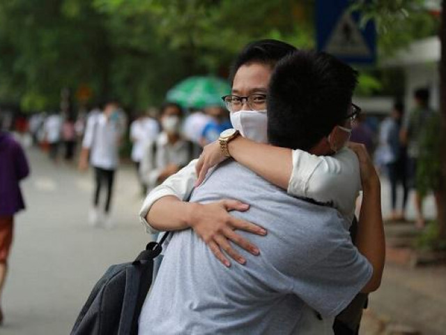 Tâm thư “chạm đến trái tim“ của thầy giáo gửi học trò trượt lớp 10: “Không đi đường thẳng, mình đi đường vòng“