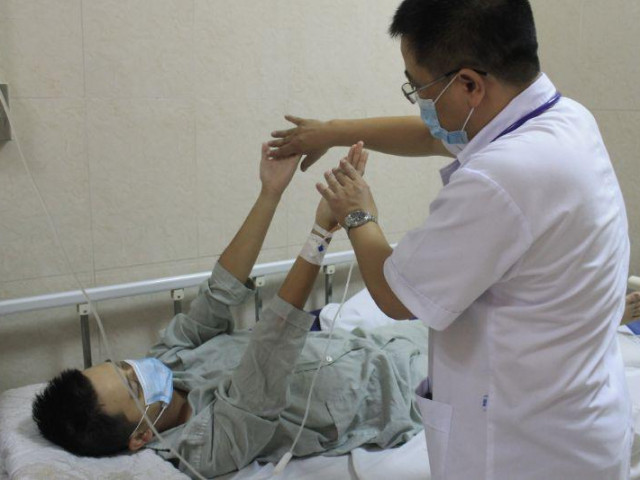 Thanh niên 29 tuổi ở Hà Nội hôn mê vì ăn tiết canh lợn Thanh niên 29 tuổi ở Hà Nội hôn mê vì ăn tiết canh lợn