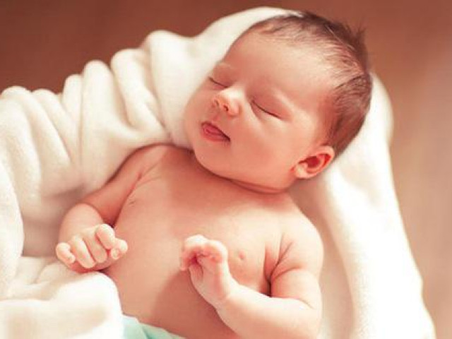 Mẹo nhỏ giúp mẹ bỉm sữa phát hiện dễ dàng những bất thường về hình dáng đầu của con Mẹo nhỏ giúp mẹ bỉm sữa phát hiện dễ dàng những bất thường về hình dáng đầu của con