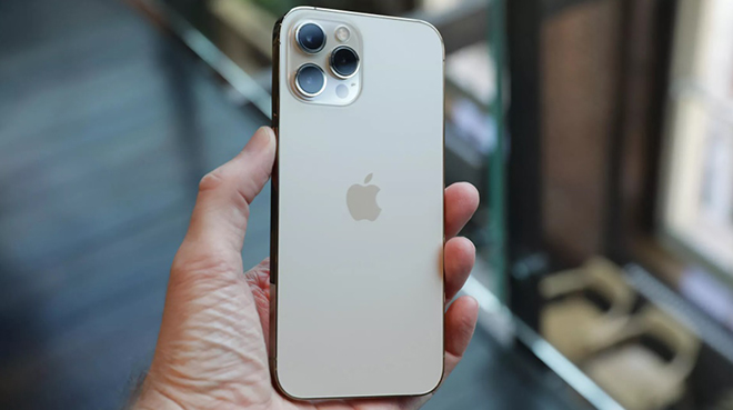 iPhone 12 Pro Max &#34;đốn tim&#34; người Việt, lọt top smartphone bán nhiều nhất 6 tháng đầu năm 2021 - 1