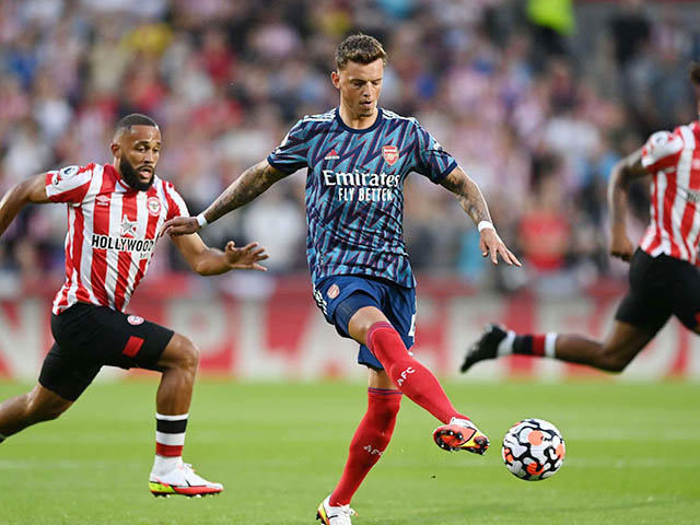 “Bom tấn“ Ben White ra mắt Ngoại hạng Anh thảm họa, bị fan Arsenal ví như gã hề