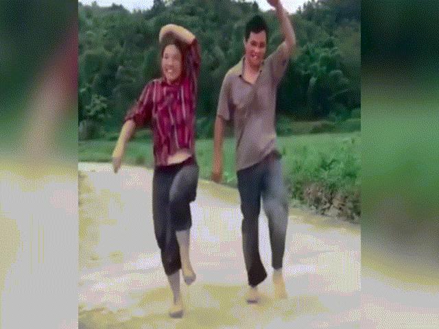 Vợ chồng nông dân gây “bão mạng“ với clip nhảy như vũ công chuyên nghiệp