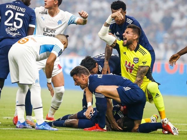 Kinh hoàng SAO Ligue 1 đột quỵ trên sân, tái hiện sự cố Eriksen tại EURO
