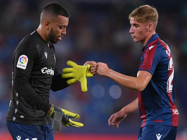 Real Madrid không thắng nổi đội dùng trung vệ làm thủ môn, Ancelotti hụt hẫng