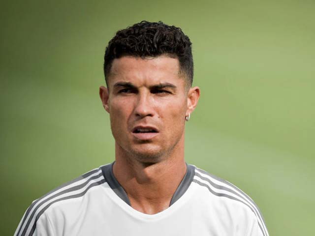 Thực hư Ronaldo “nổi loạn” đòi ngồi dự bị, muốn chia tay Juventus?