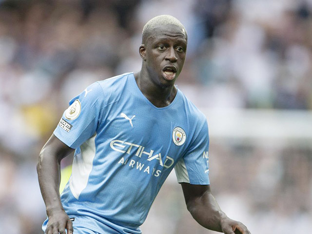 SAO Man City bị bắt vì 4 tội hiếp dâm: Lộ tình tiết gây sốc, nguy cơ “bóc lịch“