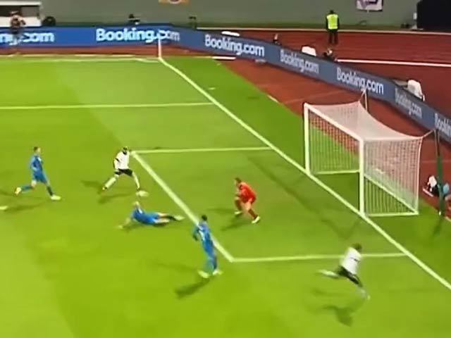 Werner đá cho ĐT Đức bỏ lỡ trước cầu môn trống, fan Chelsea giật thót