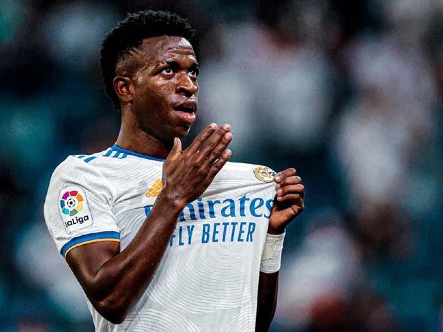 SAO Real Madrid bị mắng vô trách nhiệm vì pha ăn mừng quá khích với CĐV