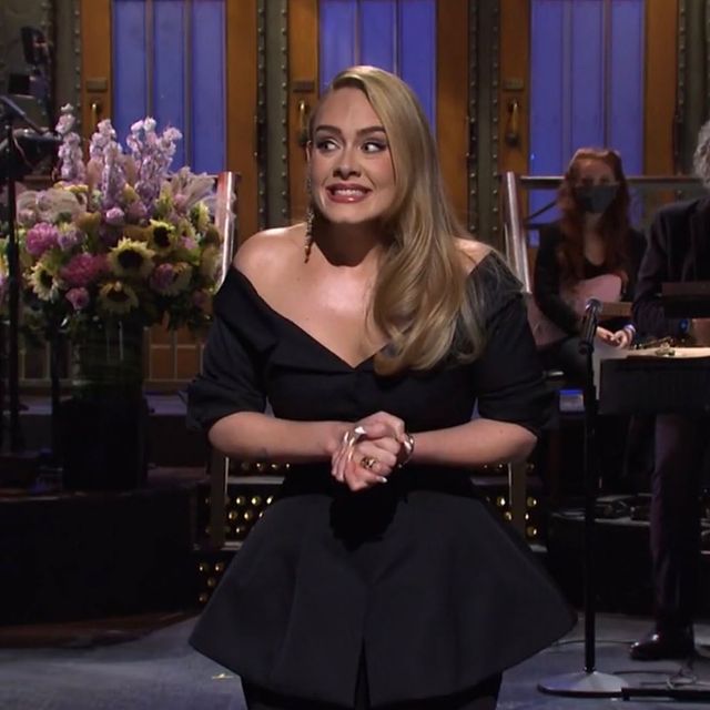 Adele sau giảm cân đẹp lộng lẫy trong chiếc váy Schiaparelli đen trắng - 5
