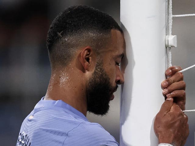 “Tội đồ” Depay sút trượt như nghiệp dư đẩy Barcelona - Koeman vào thế khó
