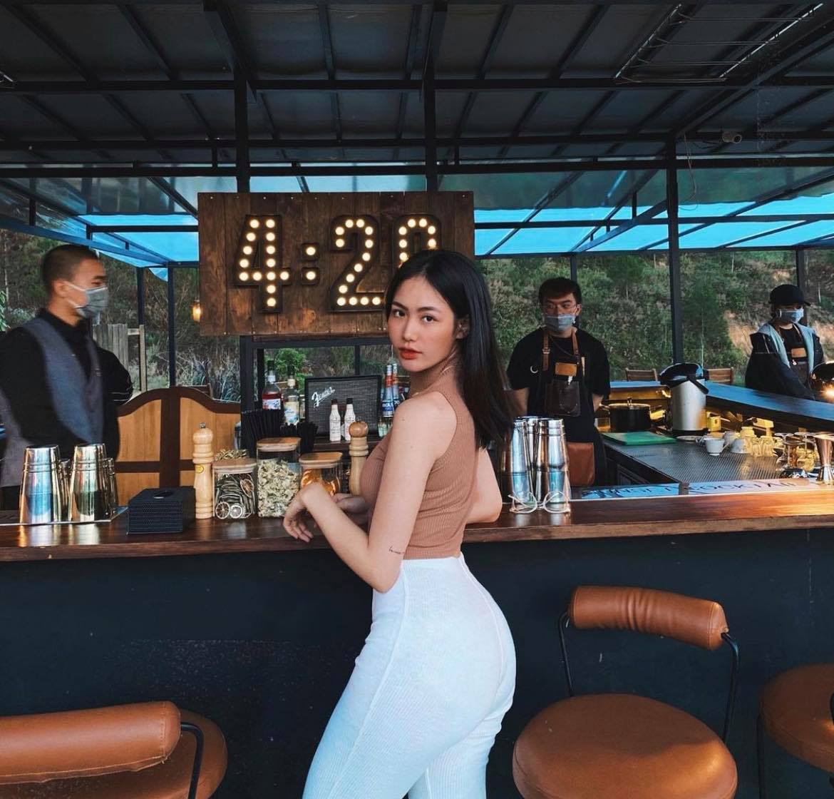 Hot girl Nha Trang quyến rũ với váy lụa - 6