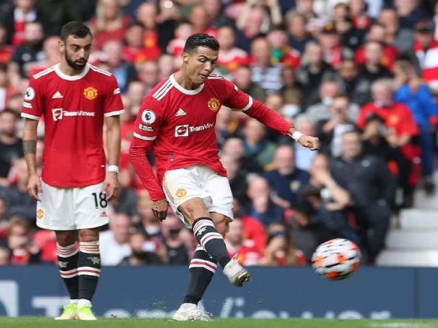 Ronaldo tịt ngòi sau 3 trận thăng hoa: Kết thúc “tuần trăng mật“, khó khăn bắt đầu