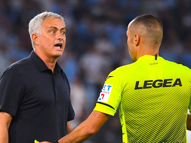 Mourinho chỉ trích trọng tài, tuyên bố VAR “xử ép“ khiến AS Roma thua đau
