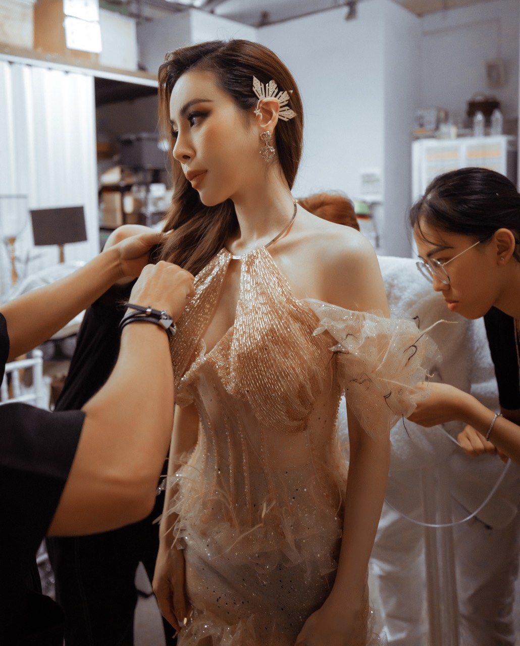 Hoa hậu Áo dài suýt “hụt” diễn tại Thailand Fashion Week vì… kẹt xe - 6