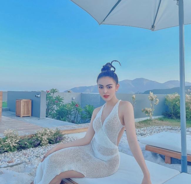 Cô chủ shop thị phi nhất Sài thành chuộng trang phục tôn đường cong 