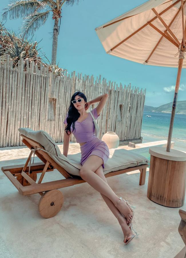 Nữ giám đốc Sài Gòn cao hơn Mai Phương Thúy khéo mặc trang phục khoe điểm vàng hình thể 11
