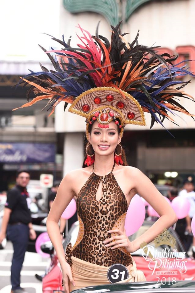 Thí sinh Hoa hậu Thế giới Việt Nam mặc bikini diễu hành trên phố gây tranh cãi trái chiều 16