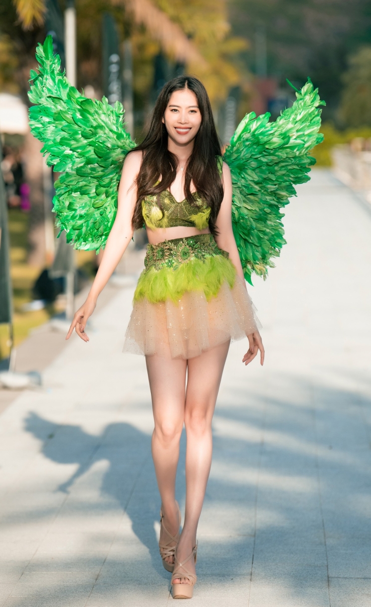Thí sinh Hoa hậu Thế giới Việt Nam mặc bikini diễu hành trên phố gây tranh cãi trái chiều 4