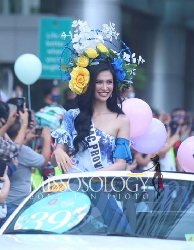 Thí sinh Hoa hậu Thế giới Việt Nam mặc bikini diễu hành trên phố gây tranh cãi trái chiều 18