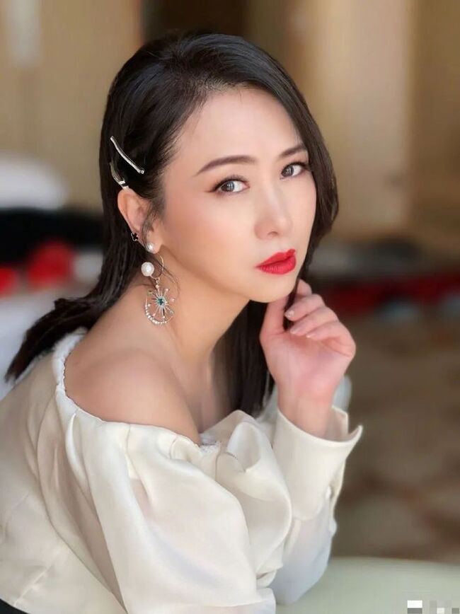 Biểu tượng gợi cảm U60 vẫn khiến phi công si mê vì 
