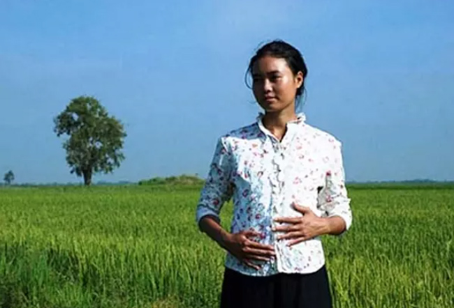 Lý Nhã Kỳ, Ninh Dương Lan Ngọc khiến fan hốt hoảng vì... bụng bầu 13