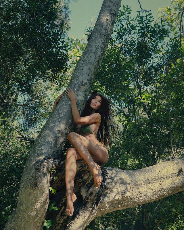 Megan Fox khoe dáng nóng bỏng nhất từ trước tới nay khi leo cây, bí quyết nhờ đâu? - 1