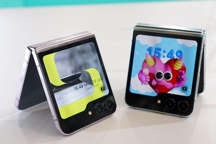 Samsung đang là “Apple của smartphone màn hình gập” - 2