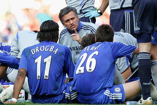 Mourinho gặp lại Chelsea: Hình bóng của người cha - 2