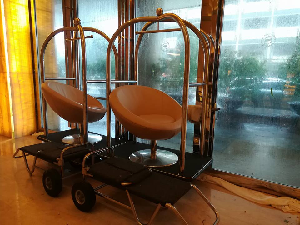 Hướng gió bão số 12 thay đổi, mưa to dữ dội, nhà dân ngập sâu - 3