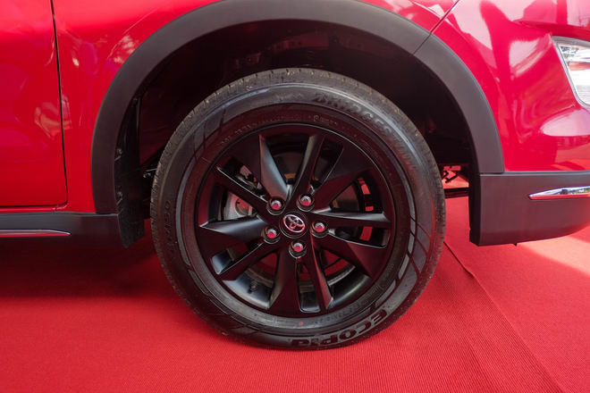 Cận cảnh Toyota Innova Venturer giá 855 triệu đồng - 10