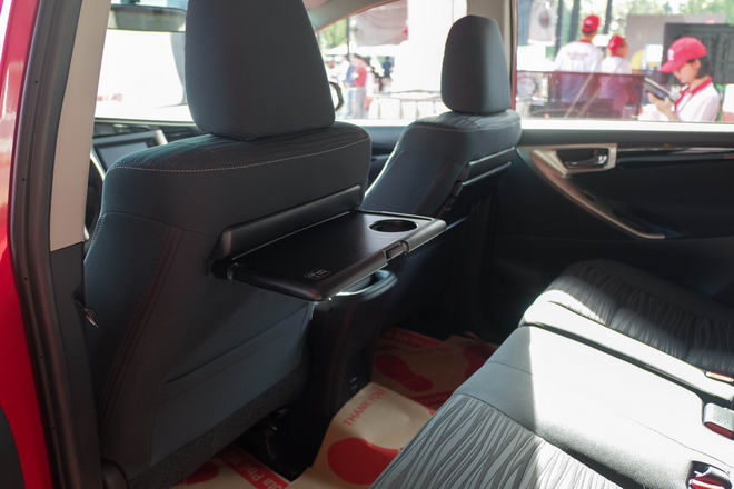 Cận cảnh Toyota Innova Venturer giá 855 triệu đồng - 12