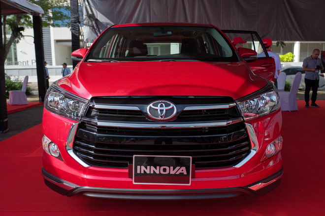 Cận cảnh Toyota Innova Venturer giá 855 triệu đồng - 4