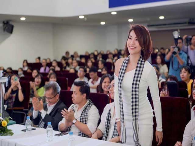 Á hậu Hoàng Oanh diện đầm trễ vai, hút mọi ánh nhìn