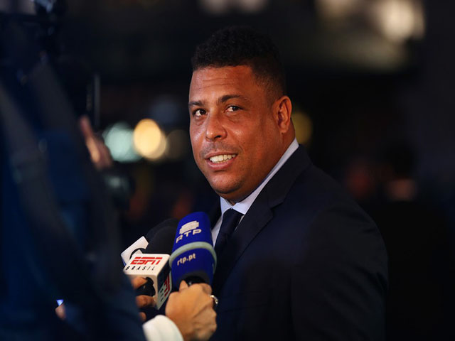 "Tr&ugrave;m" b&oacute;ng đ&aacute; Ronaldo b&eacute;o: "Người ngo&agrave;i h&agrave;nh tinh" v&agrave; t&agrave;i kinh doanh (P1)
