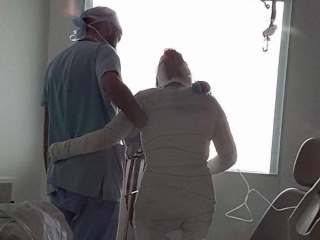 Chỉ vài viên kháng sinh, cô gái xinh đẹp hóa "xác ướp"