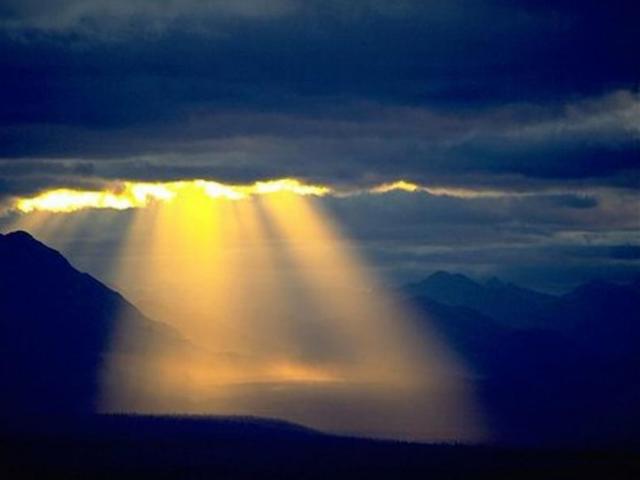 Sống cả đời trong bóng tối vì mắc bệnh hiếm