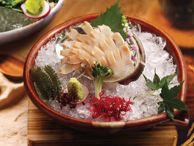 Bếp trưởng Sushi Hokkaido Sachi tiết lộ bí mật về hải sản tươi sống làm nên món ăn cực phẩm