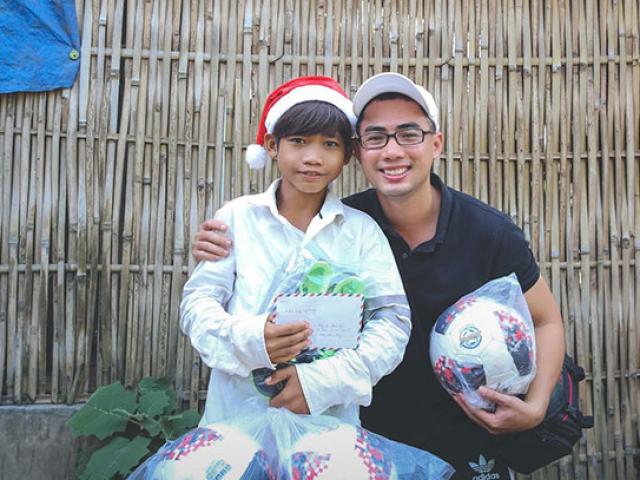 Xúc động khoảnh khắc Noel đến với các trẻ em nghèo