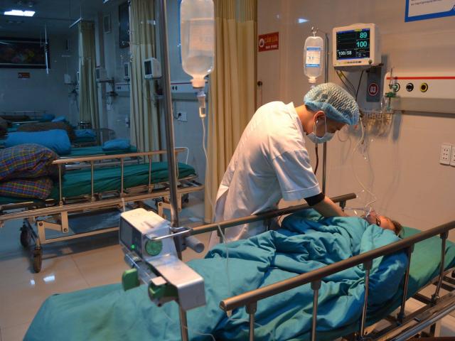 Đang ngủ, nữ sinh 14 tuổi bị kiến đốt gây nguy kịch