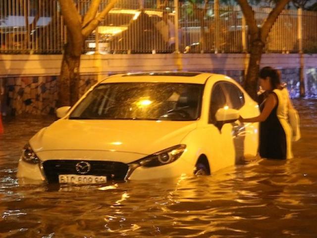 Trận triều cường vượt kỷ lục 10 năm qua ở TP.HCM: Hôm nay (1/10) vẫn trên mức lịch sử