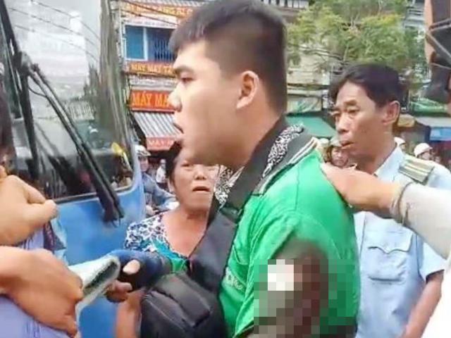 Lý do tài xế xe buýt đâm tài xế GrabBike sau va chạm trên phố Sài Gòn