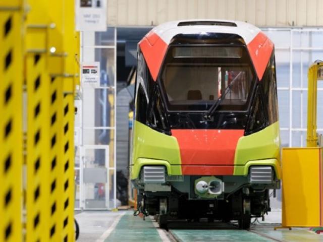 Bất ngờ trước hình ảnh đầu tiên của đoàn tàu Nhổn - ga Hà Nội